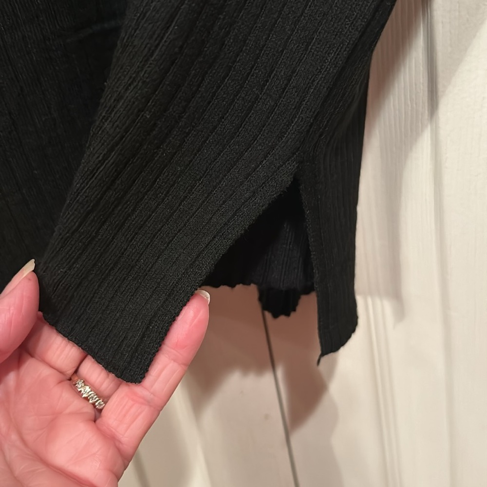 Esmara sz S (4/6). Black, Ribbed, L Sleeve, Crew neck Sweater.  Open Side Hem - Picture 5 of 9
